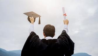 Università, meglio laurearsi presto o con voti alti? Ingegneri ed economisti campioni di velocità, umanisti leader per voto di laurea