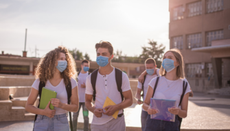 Multa di 3mila euro ad ambulante davanti università: gli studenti fanno una colletta