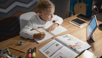 Scuole chiuse per Covid: la Dad taglia fuori quasi 1 studente su 10