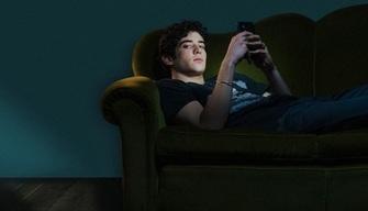 Nudes, la serie Tv sugli adolescenti e il revenge porn: cosa sapere e come vederla in streaming