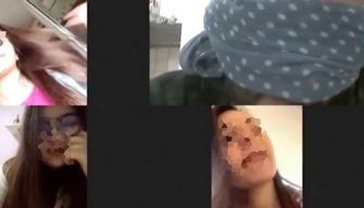 "Voglio solo ascoltare le vostre voci": prof si benda in Dad per solidarietà con gli alunni