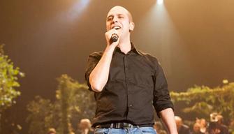 Immigrato di Checco Zalone: testo e video della canzone premiata con il David di Donatello