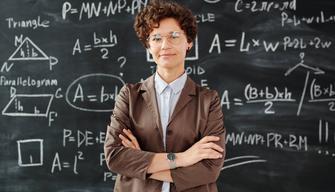 300 alunni sospesi alle medie: foto ritoccate di prof e compagni e insulti sui gruppi social