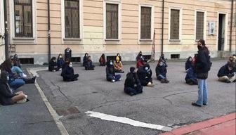 Troppe verifiche in presenza dopo la Dad, scatta lo sciopero in un liceo di Milano