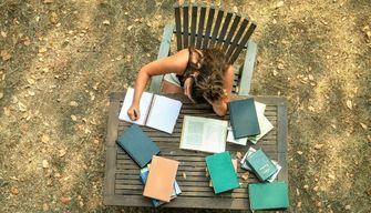 Maturità 2021 negli spazi aperti, palestre e teatri: la proposta dei presidi