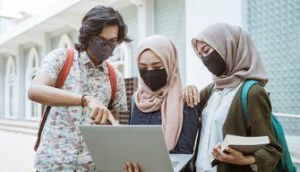 Tornare a scuola a ottobre con più vaccinati e meno caldo: la proposta