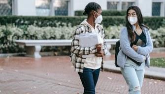 Dall'ingresso all'uscita di scuola, com'è la giornata tipo di uno studente al tempo del Covid?