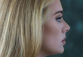 Easy on me di Adele: testo e traduzione della nuova canzone