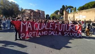 Sciopero degli studenti, mobilitazioni in più di 80 città e 150mila ragazzi in piazza