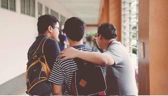 Studenti truccano voti sul registro con la password dei prof: rischiano il processo