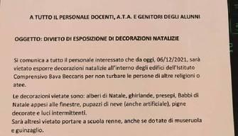 Vietate decorazioni natalizie a scuola, ma è tutto uno scherzo