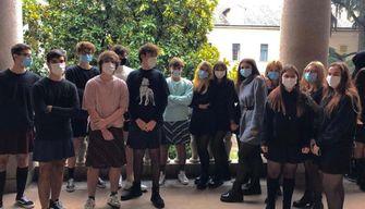 Studenti in gonna a scuola, ma perché? "Necessità di vivere in un ambiente più inclusivo"