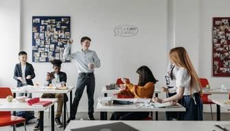 Ritorno a scuola, una settimana dopo: il ministro Bianchi rivendica lo scampato “disastro”, i presidi fanno la conta di positivi e classi in Dad