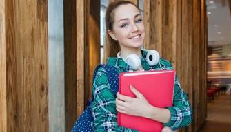 Università: Amazon offre borse di studio per studentesse STEM, al via i bandi