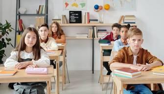 Scuola, nuovo decreto: FFP2 gratis per studenti in autosorveglianza e tamponi gratis alle primarie