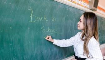 Il sindaco dà ripetizioni gratis agli studenti per aiutare chi va male a scuola