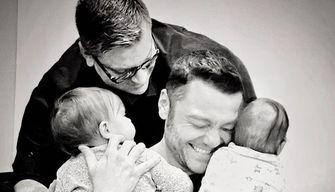 Tiziano Ferro e il marito Victor sono diventati papà di Margherita e Andreas