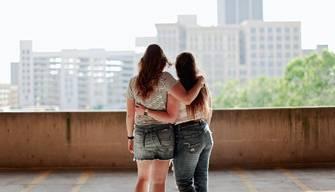 La bulla e la sua vittima fanno amicizia e diventano compagne di banco