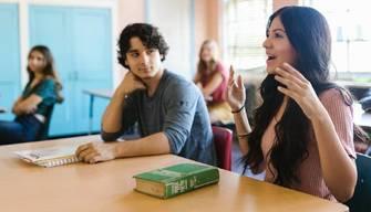 Studentessa Ucraina arriva nella sua scuola italiana, il racconto del compagno di scuola: "Cartelloni in ucraino per darle il benvenuto"