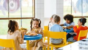 Il 2 maggio i bambini mangeranno piatti ucraini a scuola: dal varenyky al burro al pollo alla Kiev