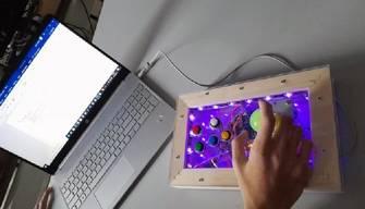 L'alunno è affetto da disabilità, il prof costruisce un mouse speciale per aiutarlo