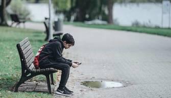 A 14 anni viene bullizzato perché troppo popolare sui social