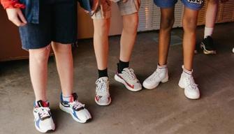 Stop canottiera e shorts scuola, studenti insorgono: ora potranno mettere i bermuda