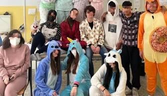 La "fashion week" a scuola impazza su TikTok: ogni giorno un tema, dal pigiama al monocromo e al vintage