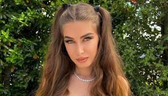 Chi è Elisa Esposito, la "prof del corsivo" che spopola su TikTok