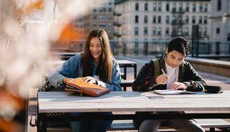 Scuola, tutte le competizioni e i premi dell'anno 2022/23 per gli studenti "eccellenti"