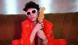 Tienimi stanotte di Luigi Strangis: testo e significato