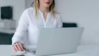 Offerta di lavoro shock, 280 euro al mese per turni di dieci ore al giorno: lo sfogo su TikTok