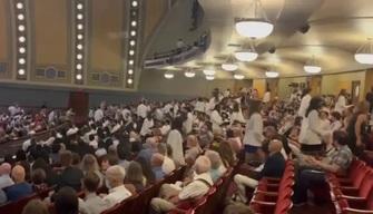 Il relatore all’università è anti-abortista, studenti di medicina abbandonano la cerimonia