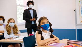 Covid a scuola, i pediatri: "Vacciniamo gli alunni e rimettiamo le mascherine"