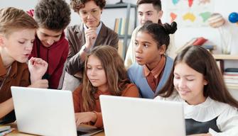 Il comune di Bologna vuole tenere le scuole aperte tutto l'anno (anche di pomeriggio)