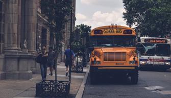 Manca l’autista dello scuolabus, a guidare il mezzo ci pensa il sindaco