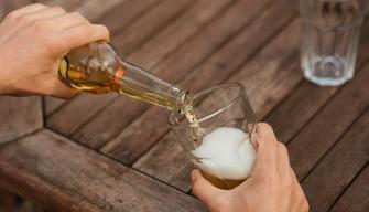 Mondiali Qatar 2022, la sicurezza trova alcolici nei binocoli dei tifosi