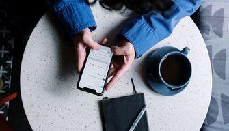 WhatsApp, arrivano i messaggi che si cancellano dove averli letti