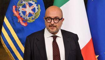 Il ministro della Cultura: "Dante fondatore del pensiero di destra". Esplode la polemica