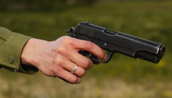 Tiro a segno nelle scuole, la proposta subito smentita: scoppia la polemica