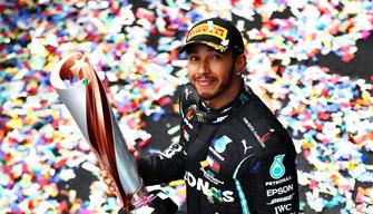 Lewis Hamilton, il campione di F1 bullizzato da adolescente: "Per me la scuola è stata la parte più traumatizzante della mia vita"