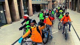 A Barcellona c'è il "bicibus" per andare a scuola - VIDEO