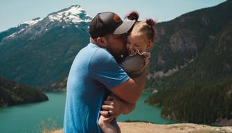 La scuola cancella la festa del papà, la preside: "Per i bambini senza padre"