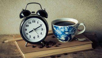 Studenti 12enni a scuola alle 5:30 del mattino: succede in Indonesia, genitori in protesta