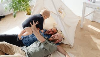 Diritti dei figli delle famiglie LGBTQ+: cosa sta succedendo in Europa e in Italia?