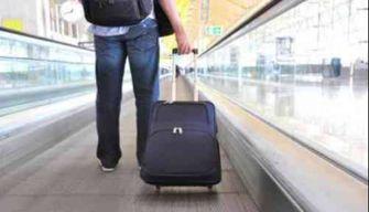 La storia di Alfredo, il prof itinerante: “In tre anni ho preso 180 voli per stare con la famiglia”