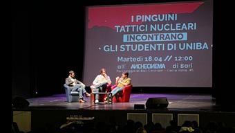 I Pinguini Tattici Nucleari all'Università di Bari: Riccardo Zanotti ed Elio Biffi docenti per un giorno