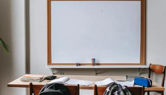 Preside antimafia ai domiciliari: sottraeva cibo e dispositivi informatici destinati agli studenti