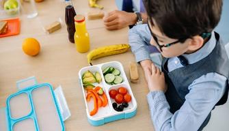 Sindaco e Consiglio comunale si dimezzano lo stipendio per pagare la mensa agli studenti