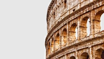 Incide il nome della fidanzata su mura del Colosseo, rischia fino a 18mila euro di multa